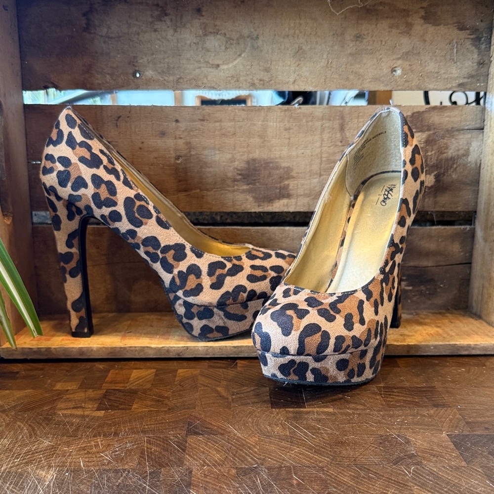Chic Leopard Print Platform Heels